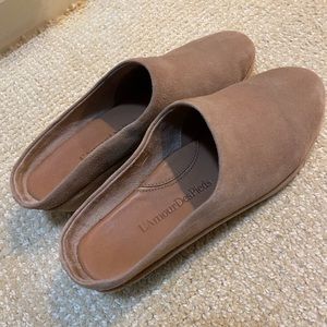 L’Amour des Pieds taupe slides